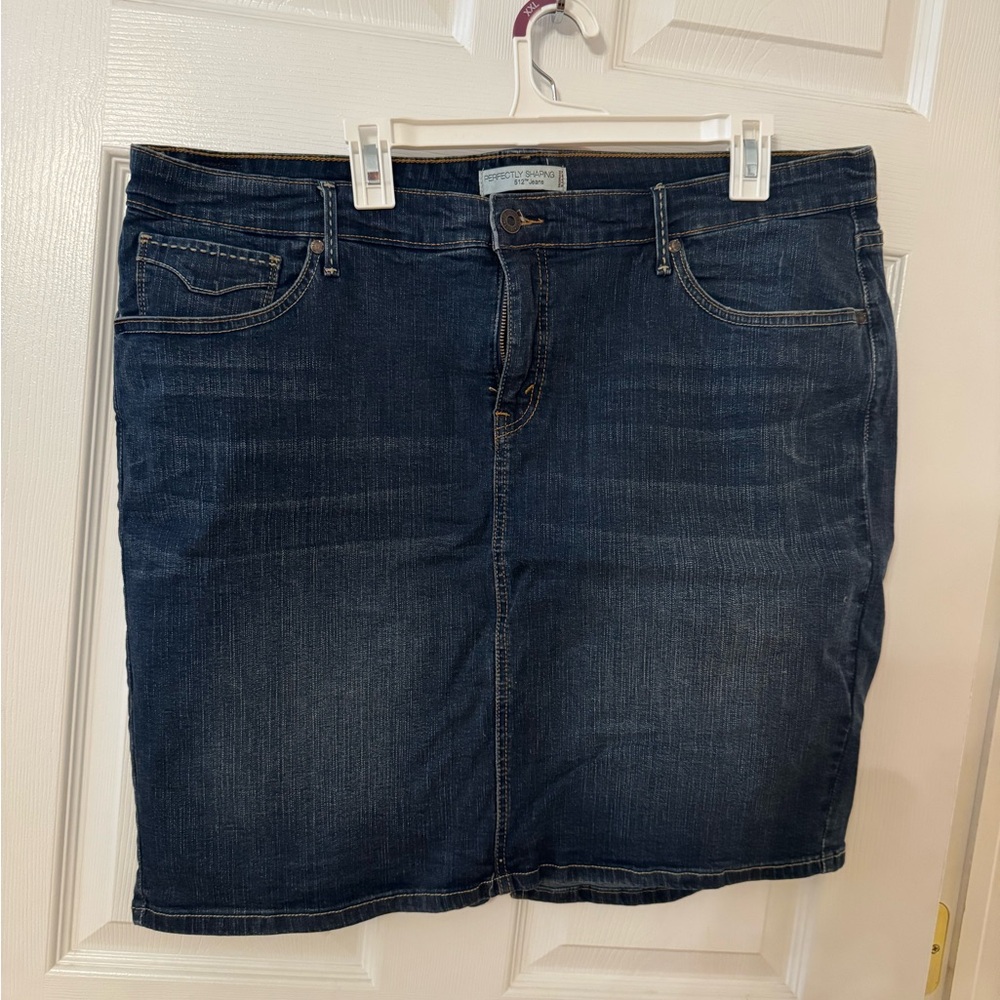 Levi’s Blue Knee-Length Skirt for Casual Wear